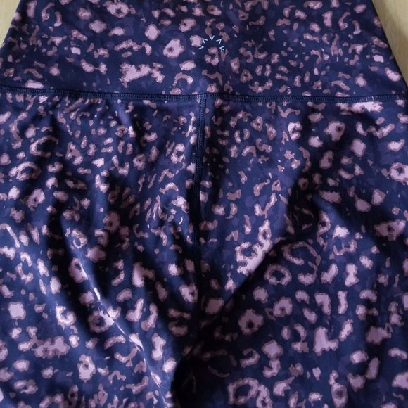VARLEY Luna 7/8 Workout Leggings in Textured Animal Print - Picture 10 of 13